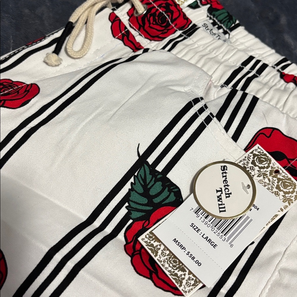 Stylish Rose Patterned Men's Shorts - Picture 3 of 3